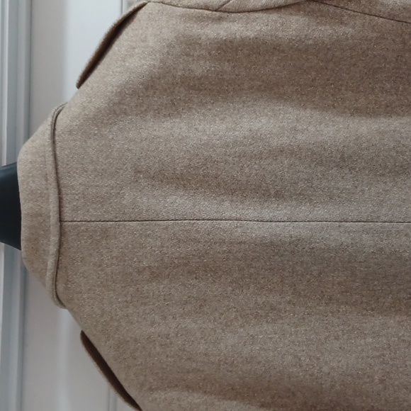 Elegant Tan Double-Breasted Trench Coat - Picture 10 of 12